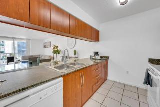 Elegant 1 BR Retreat in Brickell With Free Parking - Miami - 1