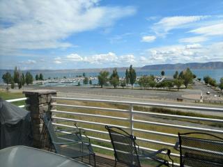 Updated Yacht Drive Town Home 952 1 - 8