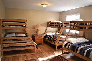 Updated Yacht Drive Town Home 952 1 - 6