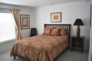 Updated Yacht Drive Town Home 952 1 - 4