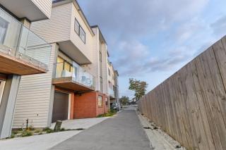 Premium Townhouse w Sunset Views close to Airport - Auckland - 1