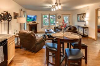 Smoky Mountain Basecamp Just 5 Mins to Harrah Casino - 7