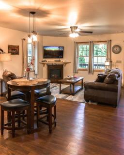 Smoky Mountain Basecamp Just 5 Mins to Harrah Casino - 8