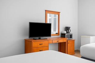 Perfect Canmore Getaway for 4 plus Exclusive Savings - 8