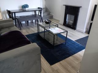 The Grand Four Bed Getaway Sleeps 9 Free parking - Birmingham - 1