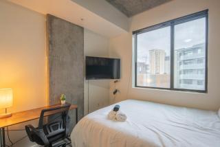 Vibrant 2BD - CDT - Gym, Pool, Parking - Sleep 8 - Phoenix - 5