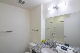 Vibrant 2BD - CDT - Gym, Pool, Parking - Sleep 8 - Phoenix - 4