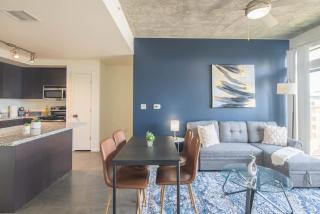 Striking 2BD - CDT- Gym, Pool, Parking - Sleep8 - Phoenix - 8
