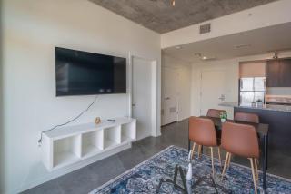 Striking 2BD - CDT- Gym, Pool, Parking - Sleep8 - Phoenix - 7