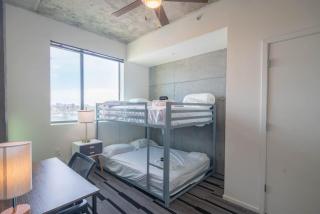 Striking 2BD - CDT- Gym, Pool, Parking - Sleep8 - Phoenix - 1