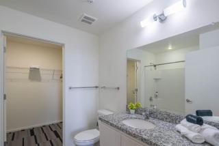 Lovely 1BD - Central Downtown - Gym, Pool, Parking - Phoenix - 3