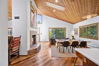 Nestled Inn Vacation Home Rental Evergreen - Trails, Views, Hot Tub, Skiing! - 4