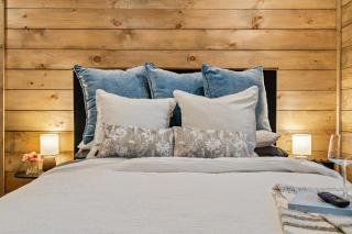 Honeybear Hideaways - Luxury Cozy Mountain Golf Retreat with Indoor Pool, Hot Tub, Sauna and Game Room - Sevierville - 2