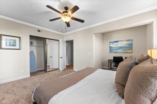 New Stylish 1BR Apt with Heated Pool Gym & Yoga Studio - Reno - 5