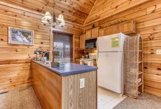 Cubs Cozy Den by Avada Properties - Sevierville - 5