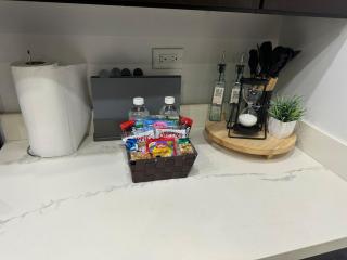 Modern 1BR Apt with quick Walk to Sovereign - Kupuis - 8