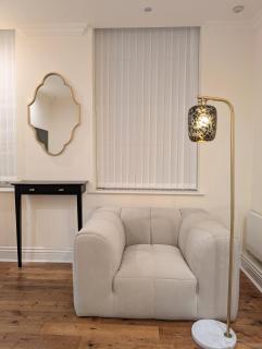 Mayfair Galleria LV 8 - 8