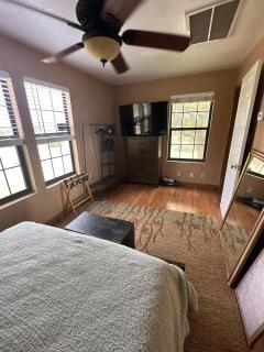 Artist's Farmhouse Retreat on 12 Acres - New Braunfels - 5