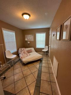 Artist's Farmhouse Retreat on 12 Acres - New Braunfels - 2