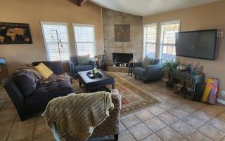 Artist's Farmhouse Retreat on 12 Acres - New Braunfels - 9
