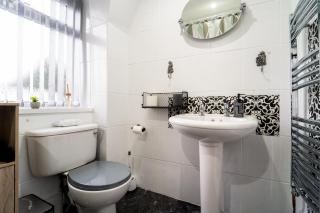 7 Bed House - Close to A46 - Warwick - 4