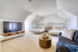 Stay Portland - Custom North Tabor Farmhouse - Gym & Kitchen - 4