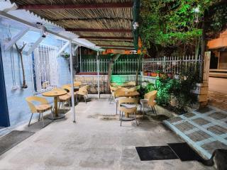 War Bunker Hostel - Sarandë - 1