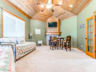 Expansive Oasis With Private Pool #jd - - 7