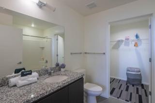 Beautiful 1BD - Central Downtown -Gym, Pool, Parking - Phoenix - 1