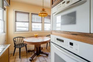 Stay Portland Collection - 1923 Belmont House of Antiques - Coffee & Brunch - Portland - 4