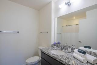 Stunning 2BD - Central DT- Gym, Pool, Parking Sleep8 - Phoenix - 3