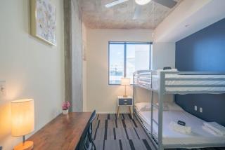Stunning 2BD - Central DT- Gym, Pool, Parking Sleep8 - Phoenix - 2