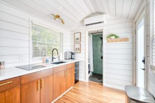 Stay Portland - Mississippi Micro-Luxe - Mid-Century Style - 8