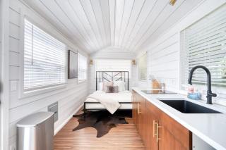 Stay Portland Collection - Mississippi Micro-Luxe - Mid-Century Style - Piedmont - 4