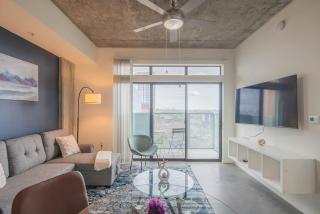 Chic 1BD - Central Downtown - Gym, Pool, Parking - Phoenix - 0