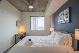 Chic 1BD - Central Downtown - Gym, Pool, Parking - Phoenix - 3