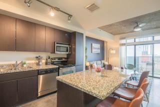 Chic 1BD - Central Downtown - Gym, Pool, Parking - Phoenix - 1