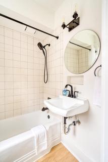 Stay Portland - The Garden Bungalow on Broadway - 94 WalkScore - 5