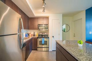 2BR Roosevelt Row Gym Pool Parking Sleeps 8 - Phoenix - 5