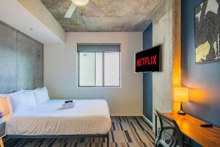 2BR Roosevelt Row Gym Pool Parking Sleeps 8 - Phoenix - 6