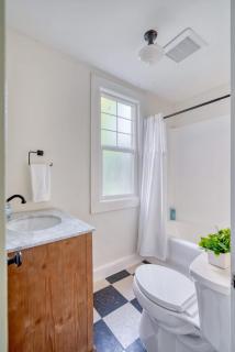 Stay Portland Collection - La Casa Burnside - Local Eateries, Shops, and Bars - Portland - 5