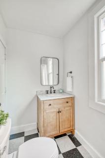 Stay Portland Collection - La Casa Burnside - Local Eateries, Shops, and Bars - Portland - 1