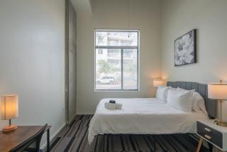 Serene 1BD - Central DT - Gym, Pool, Parking, W-D - Phoenix - 5