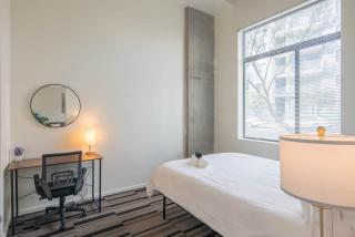 Serene 1BD - Central DT - Gym, Pool, Parking, W-D - Phoenix - 3