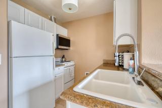 Stay Portland - John's Landing Haven - Studio Near OHSU - Marquam Hill - 7