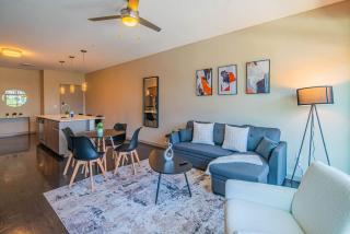 Unique 1BD - DT PHX - Parking, Gym, Pool - Sleeps 6 - Phoenix - 7