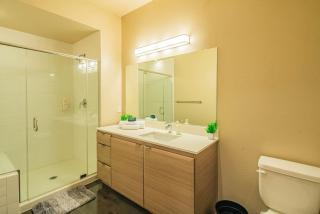 Unique 1BD - DT PHX - Parking, Gym, Pool - Sleeps 6 - Phoenix - 3