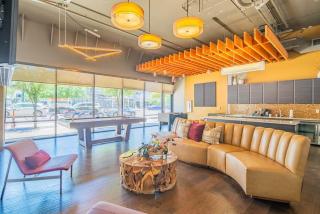 Unique 1BD - DT PHX - Parking, Gym, Pool - Sleeps 6 - 2