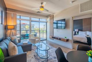 Fancy 1BD - DT PHX - Parkin, Gym, Pool - Sleeps 6 - 0