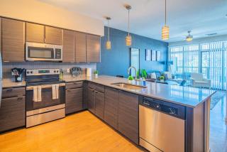 Fancy 1BD - DT PHX - Parkin, Gym, Pool - Sleeps 6 - Phoenix - 2